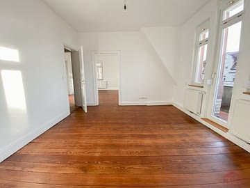 Liebevoll sanierte und charmante Altbauwohnung mit Balkon und Küche, 70372 Stuttgart Bad Cannstatt, Etagenwohnung