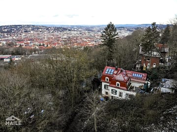 Villa unterhalb der Hasenbergsteige mit Blick über die Stadt., 70191 Stuttgart, Mehrfamilienhaus