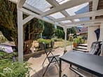 Charmantes Einfamilienhaus mit tollem Garten und großer Garage - Überdachte Terrasse