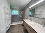 Kernsanierte Luxus-Wohnung mit großer Terrasse+ EBK in grüner Lage. - Badezimmer