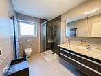 Helle und moderne 4,5-Zimmerwohnung mit Garten! - Badezimmer 1