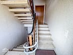 Großes 1-2 Familienhaus mit großem Garten, Doppelgarage und Ausbaupotenzial! - Treppenaufgang EG