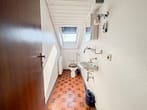Sonnige 3,5-Zimmer Dachgeschosswohnung mit Balkon und Garage in ruhiger Lage! - Gäste-WC