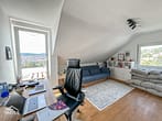 Traumhafte 3,5 Zimmer Dachgeschosswohnung mit Blick über Stuttgart - Kind/Arbeiten/Schlafen