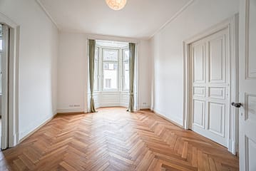 Schöne, zentral gelegene 4-Zimmer Altbauwohnung mit Loggia, 70178 Stuttgart Stuttgart-Mitte, Etagenwohnung