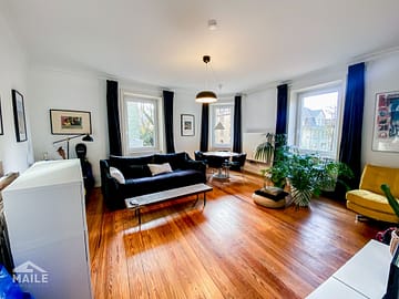 Charmante 2,5 Zimmer-Altbau-Wohnung mit EBK und Balkon, 73734 Esslingen am Neckar, Etagenwohnung