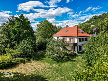 Charmante, großzügige Villa auf großem Grundstück mit viel Privatsphäre!, 72555 Metzingen, Villa