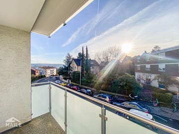 Sonnige 4-Zimmerwohnung mit 3 Balkonen in der schönen Lenzhalde!, 70192 Stuttgart, Etagenwohnung
