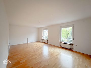 Sonnige 4-Zimmerwohnung mit 3 Balkonen in der schönen Lenzhalde!, 70192 Stuttgart, Etagenwohnung